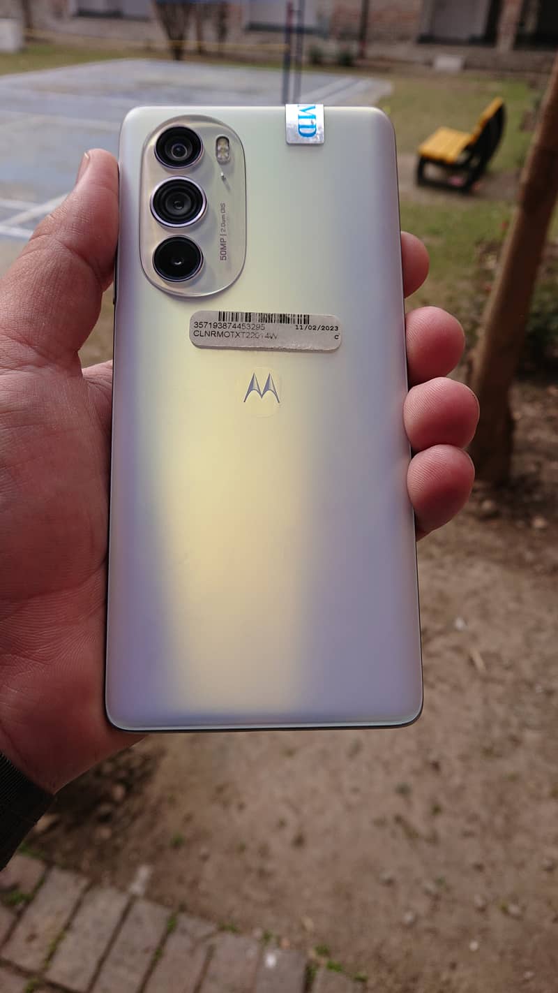 Motorola Edge plus (2022) 9