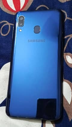 Samsung Galaxy A20. .