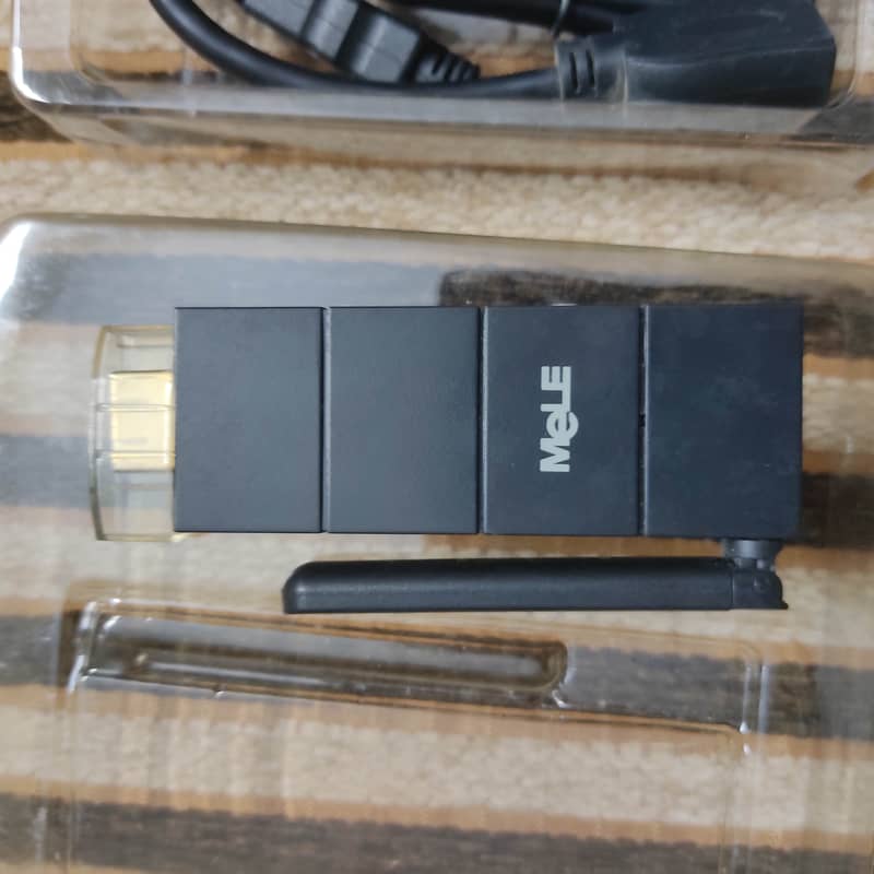 Android TV box - Android TV Dongle (Stick) - HDMI WIFI Casting Dongle 8