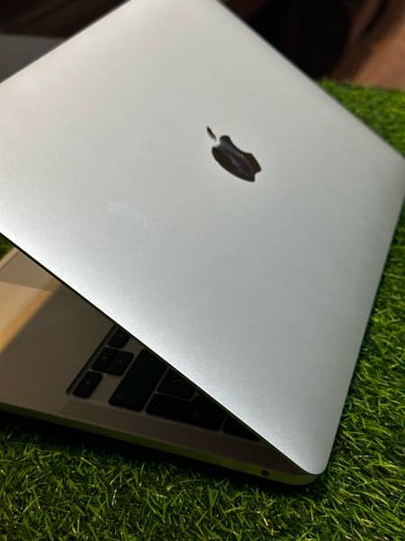 MacBook Pro 2019 Core-i7 (0 CYCLE COUNT) CTO Version 2