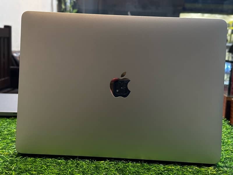 MacBook Pro 2019 Core-i7 (0 CYCLE COUNT) CTO Version 3