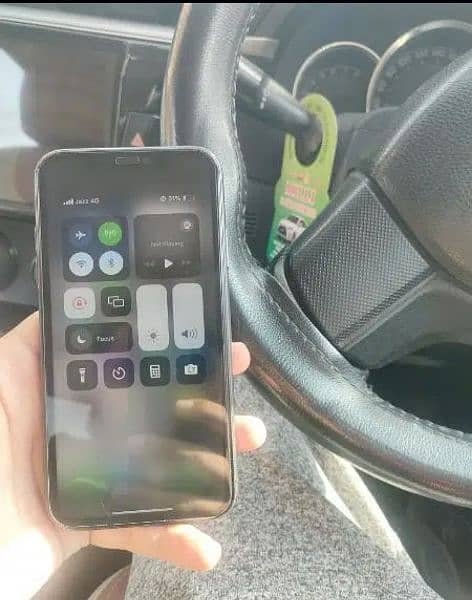 Iphone 11 Good Condition PTA working 4