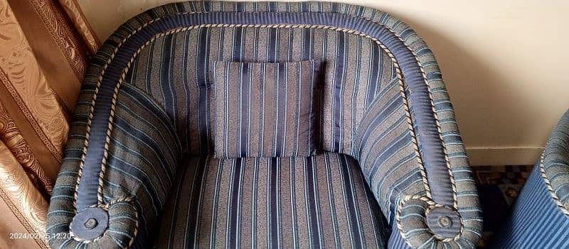 5 Seater Good Quality Blue Color Sofa Set. 4