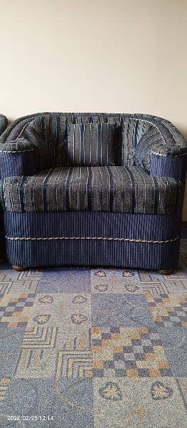 5 Seater Good Quality Blue Color Sofa Set. 10