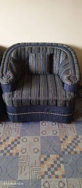 5 Seater Good Quality Blue Color Sofa Set. 14