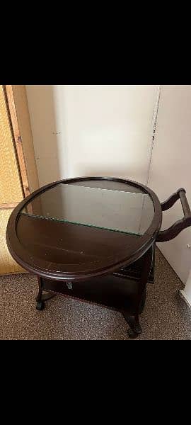 tea trolley in very good condition with a two portions 0