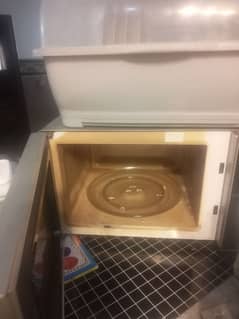 used microwave in a gud condition