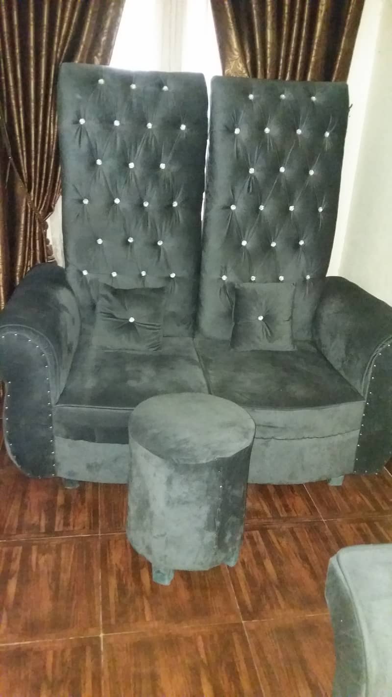6 seater sofa with cousins and 2 royal chairs with stool and cousins 8