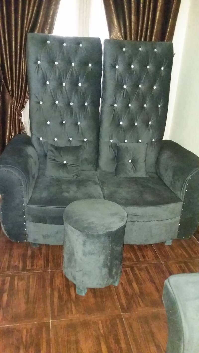 6 seater sofa with cousins and 2 royal chairs with stool and cousins 12