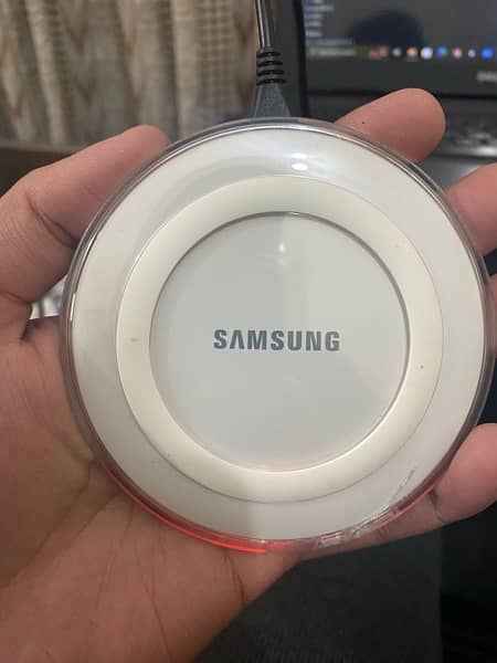 Samsung wireless charger for smart phones and smart watches 0