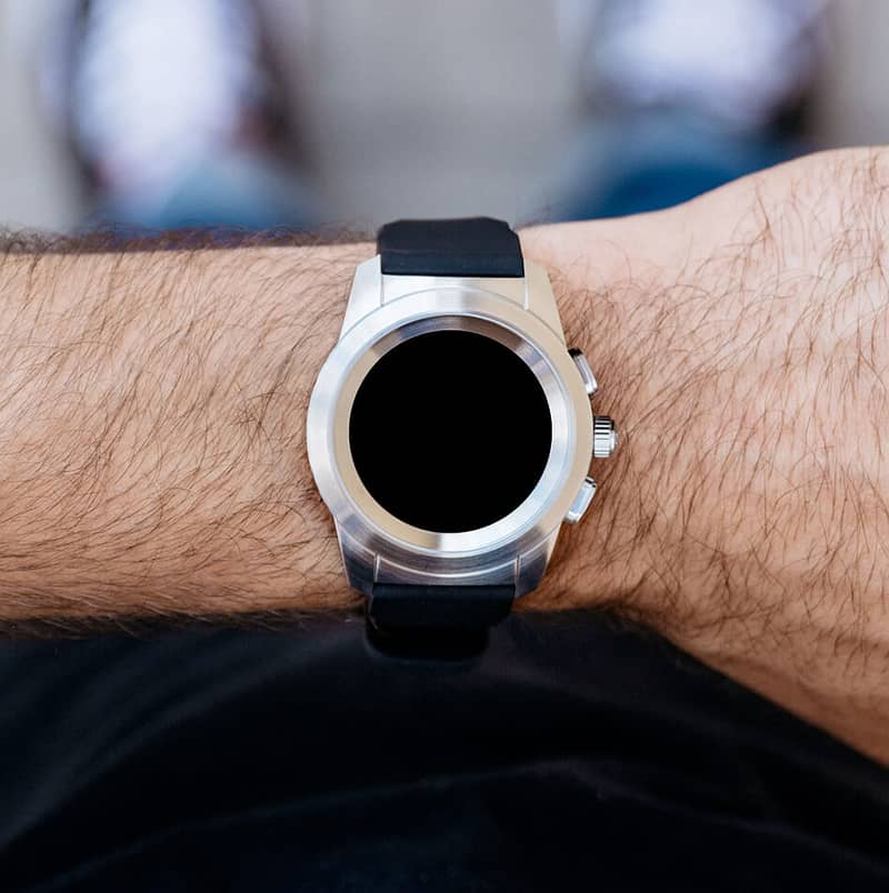 The world’s first hybrid smartwatch combining mechanical hands 9