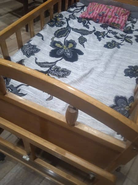 BABY'S COT WITH REASONABLE PRCE. 6