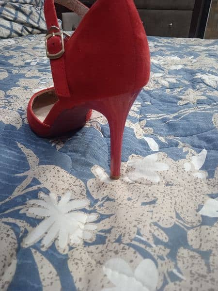 RED SANDALS FOR WOMEN. 2