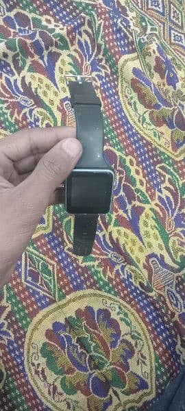 Smart watch  he have a call option 3