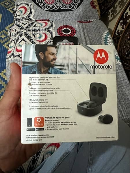 original Motorola Earsbuds with box 2 year used still perfect conditon 3