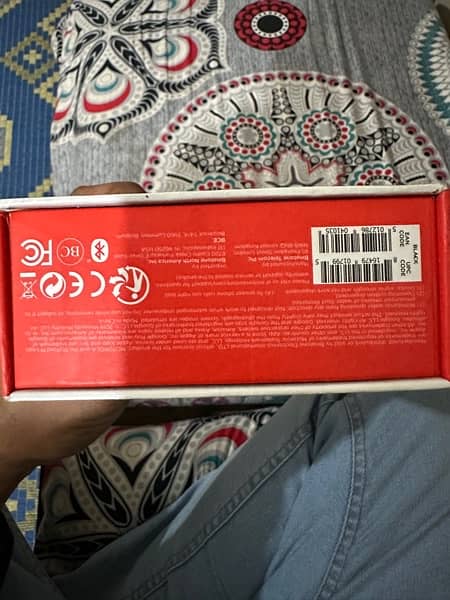 original Motorola Earsbuds with box 2 year used still perfect conditon 5