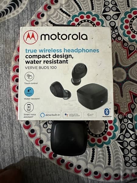 original Motorola Earsbuds with box 2 year used still perfect conditon 6