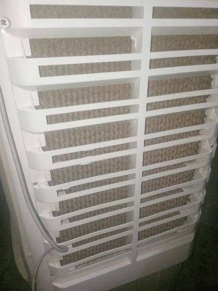 Brand New Air cooler with cooling pads and ice bottles 1