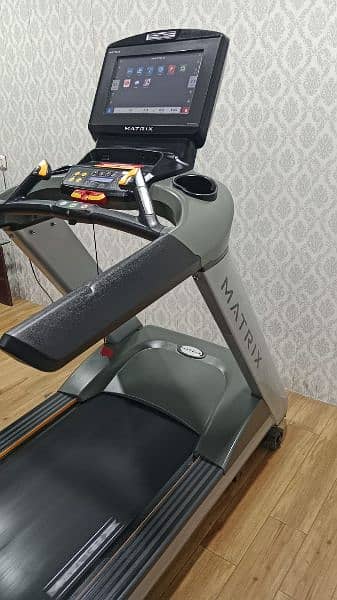 Treadmill elleptical bench press exercise cycle walking running cardio 5