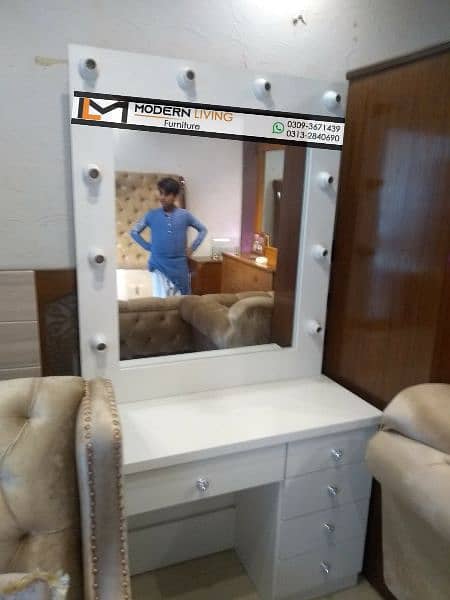 Stylish vanity dressing table with lights best quality 6