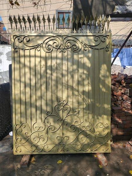 iron main gates plz call on this number 03104781222 3