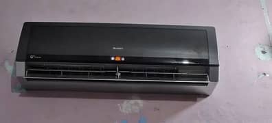 Gree 1.5 ton Inverter Ac heat and cool in genuine condition