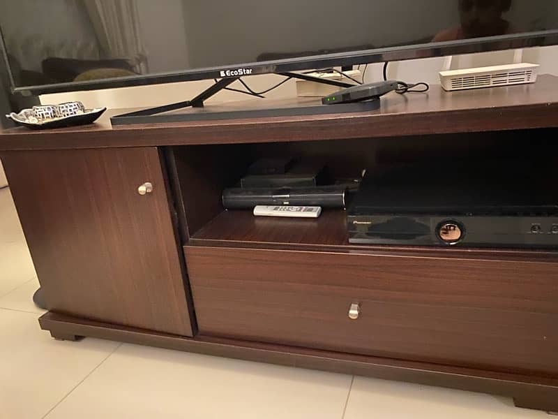 Tv Console 48x18 10/10 condition 0