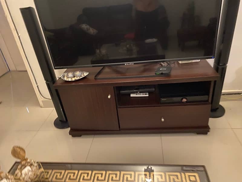 Tv Console 48x18 10/10 condition 1