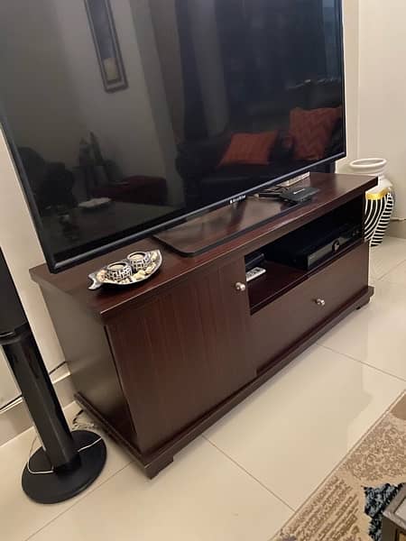 Tv Console 48x18 10/10 condition 3