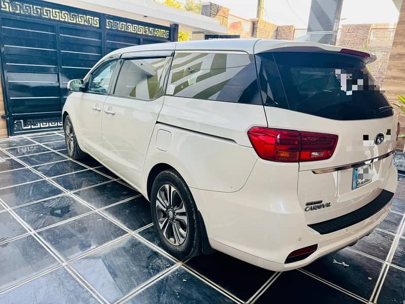 Kia Grand carnival ex+ 12