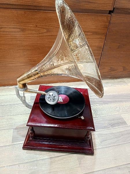 HMV Gramophone 1