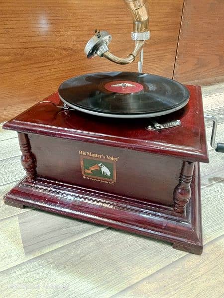 HMV Gramophone 4