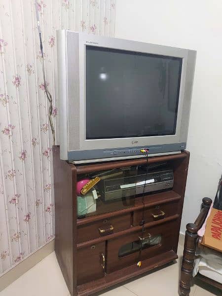 LG FLAT SACREEN IMPORTED TV WITH TROLLEY IN EXCELLENT CONDITION. 0