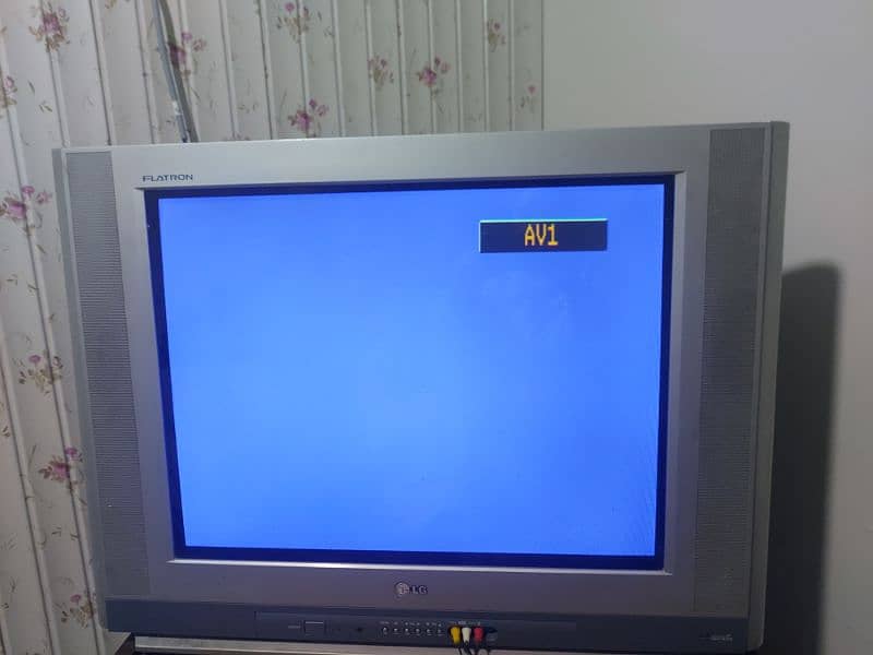 LG FLAT SACREEN IMPORTED TV WITH TROLLEY IN EXCELLENT CONDITION. 1