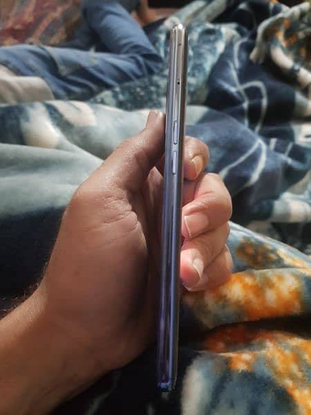 oppo f19 with box and original charger 3