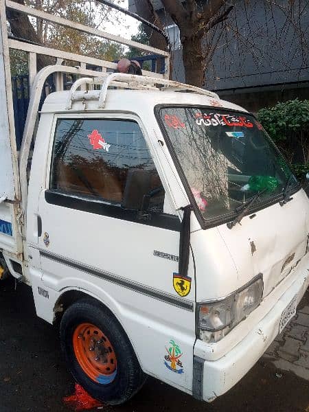 Mazda E2200 color white 0