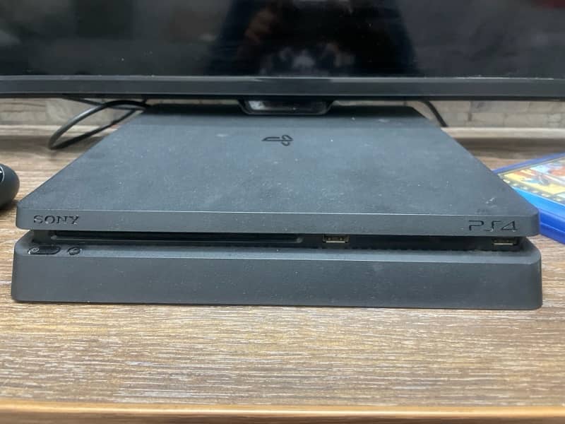 PS4 slim 1TB with 2 controllers and accessories 0
