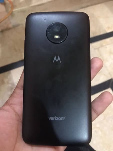 Moto E4 2/16 1