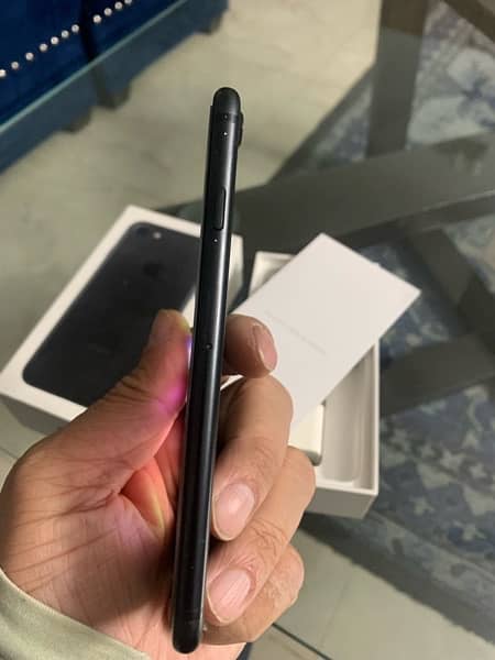 IPhone 7 32 gb PTA Approved 5