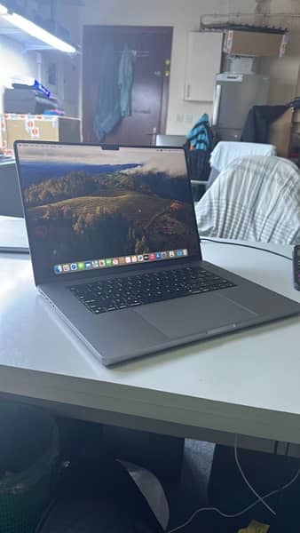 MacBook Pro 16” 2021 M1 Pro Ram 16 SSD 512 Excellent condition 2