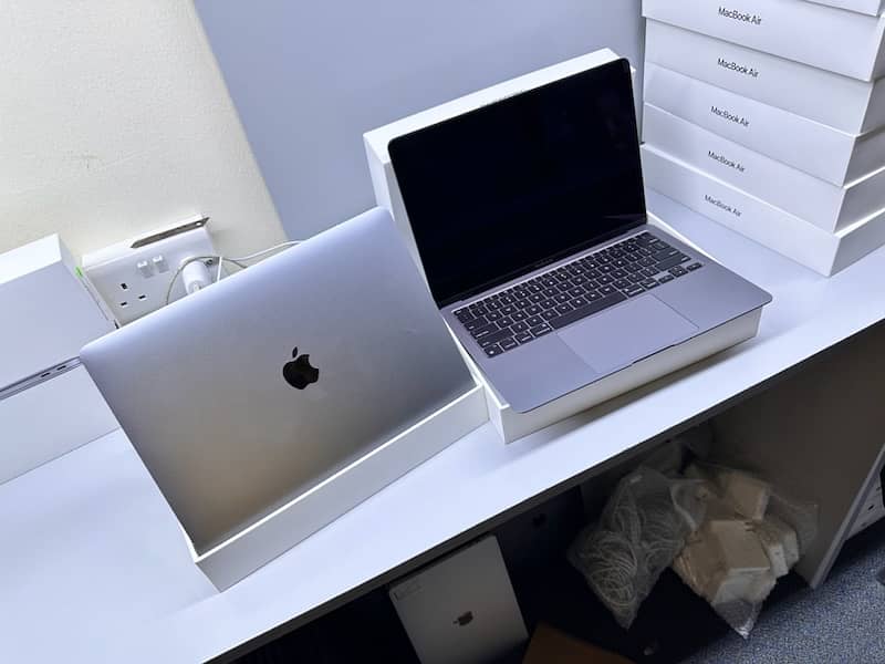 MacBook Air 13.3” M1 Ram 16 GB SSD 256 New condition Apple warranty 1