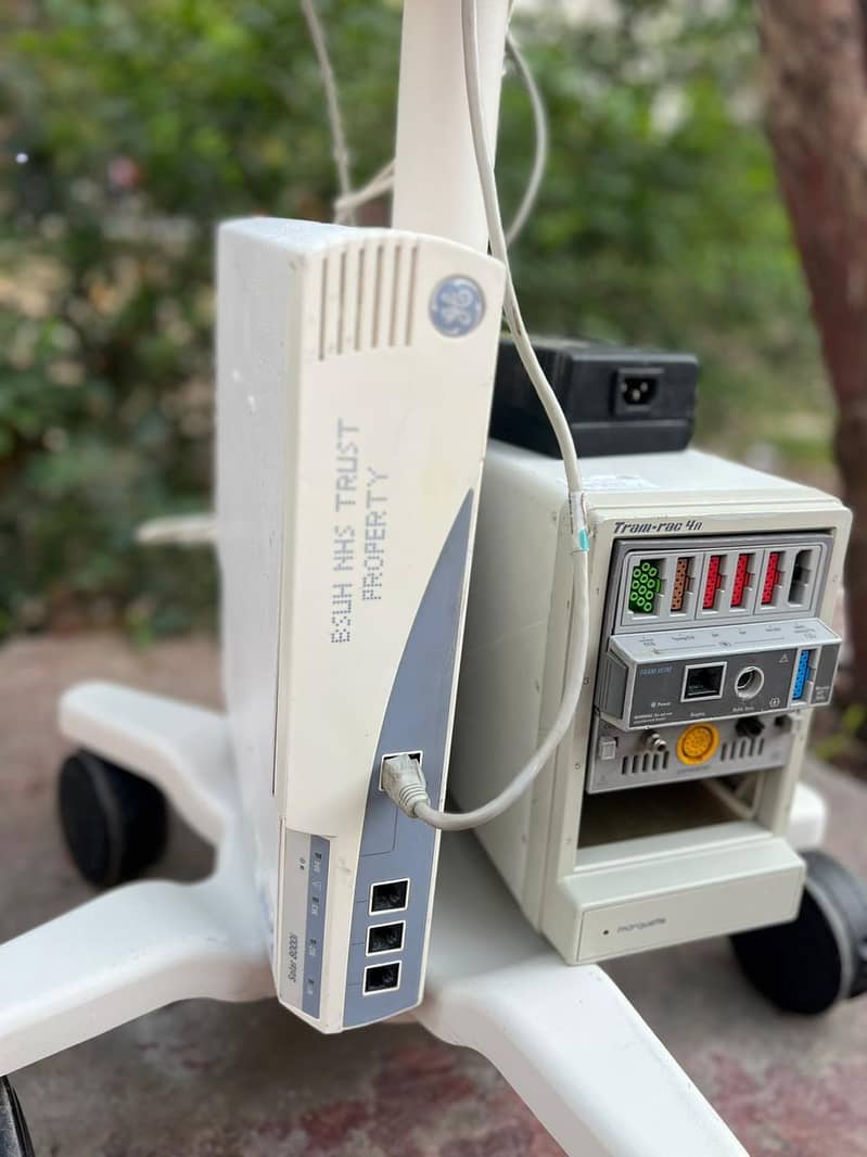 GE Solar 8000i Patient Monitor - Cardiac Moniters in Stock 7 Parameter 10