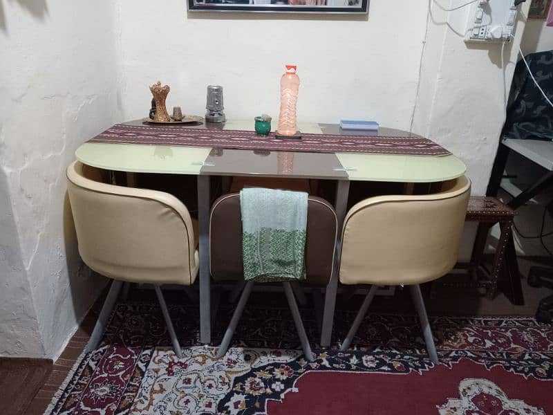 Dining table for sale. 1
