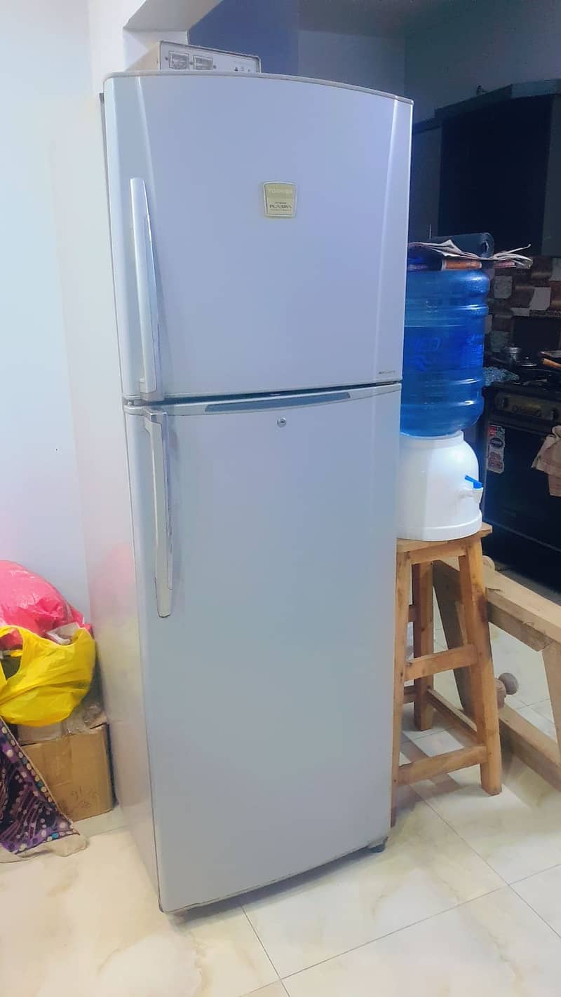 TOSHIBA 2 DOOR REFRIGERATOR 0