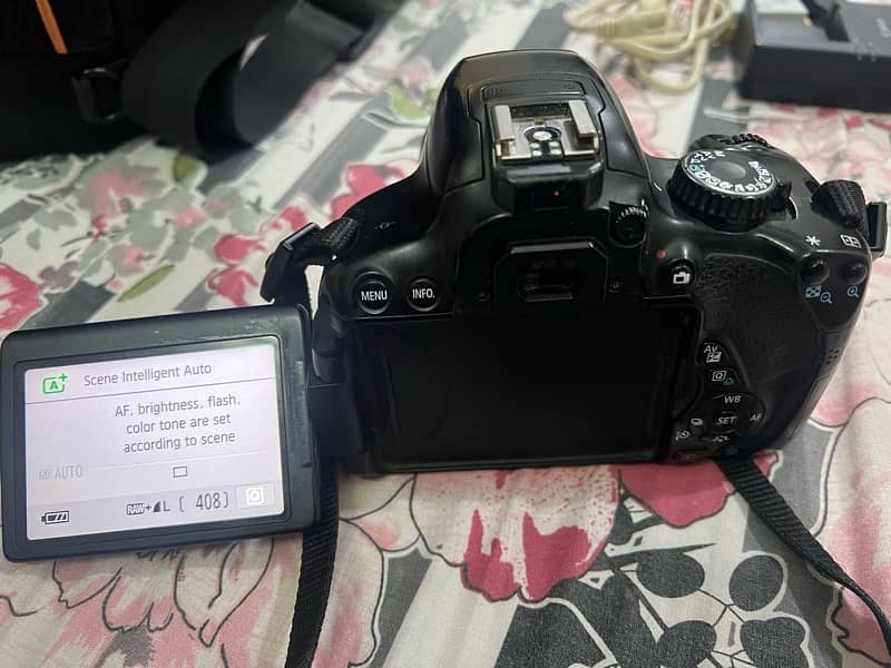 Canon 650D DSLR camera with kit lens 6