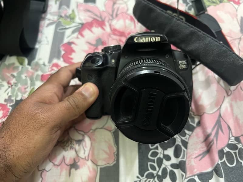 Canon 650D DSLR camera with kit lens 7