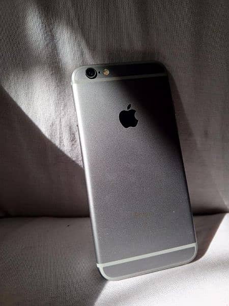 iPhone 6s with "free" cover non pta 16 GB 0