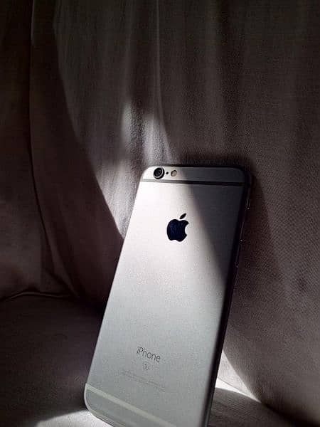iPhone 6s with "free" cover non pta 16 GB 3