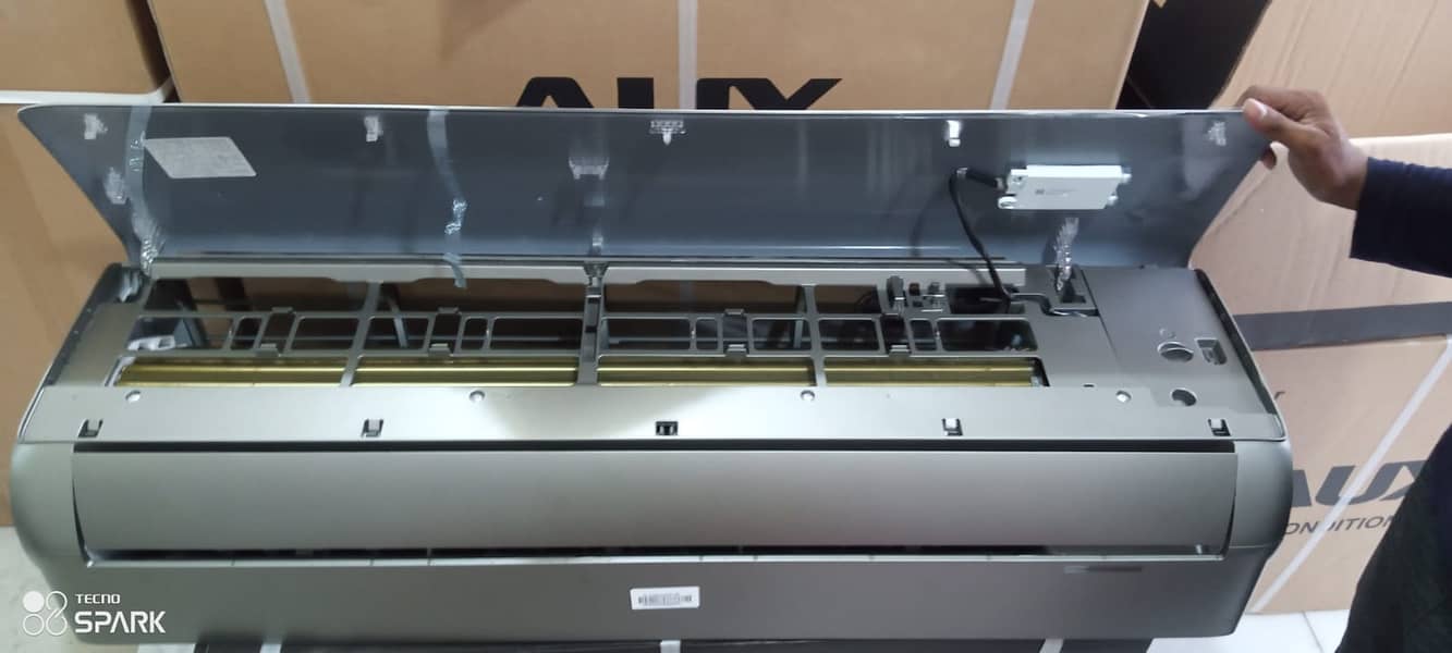 AUX Imported 1.5 ton DC Inverter Q-Smart Premium White and Gray 2