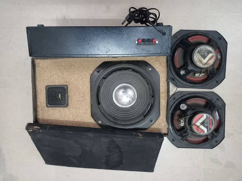 Speakers with Amplifier 1